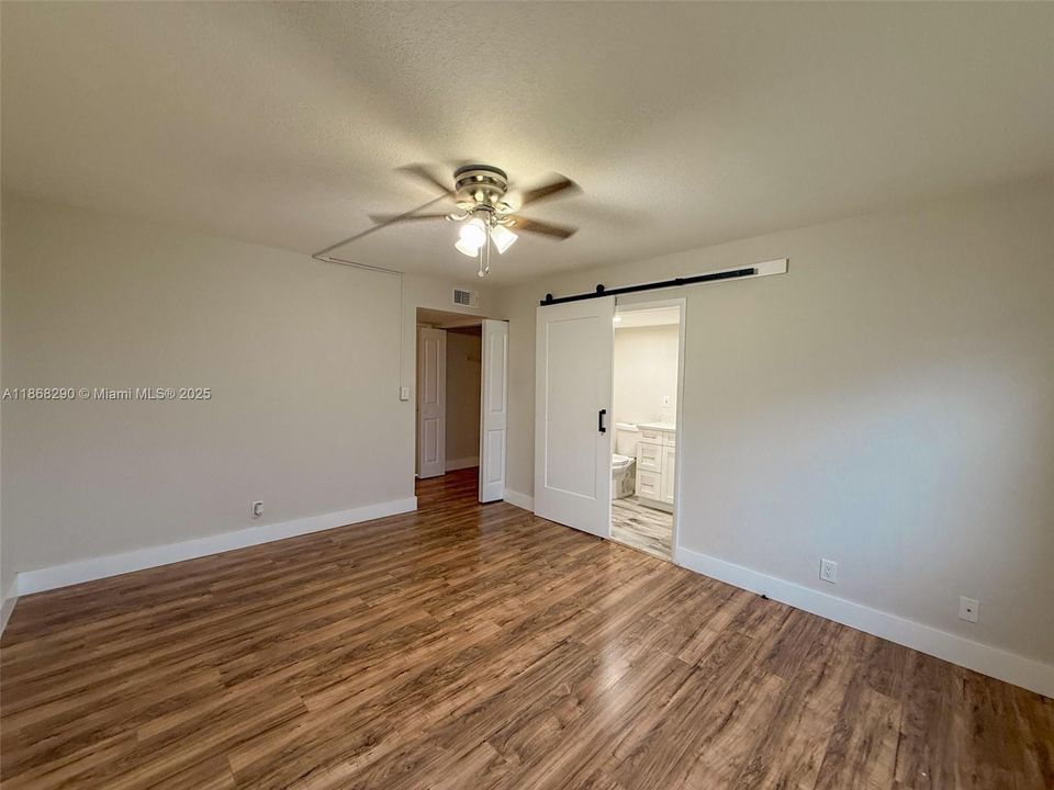 Recently Rented: $2,195 (2 beds, 2 baths, 979 Square Feet)