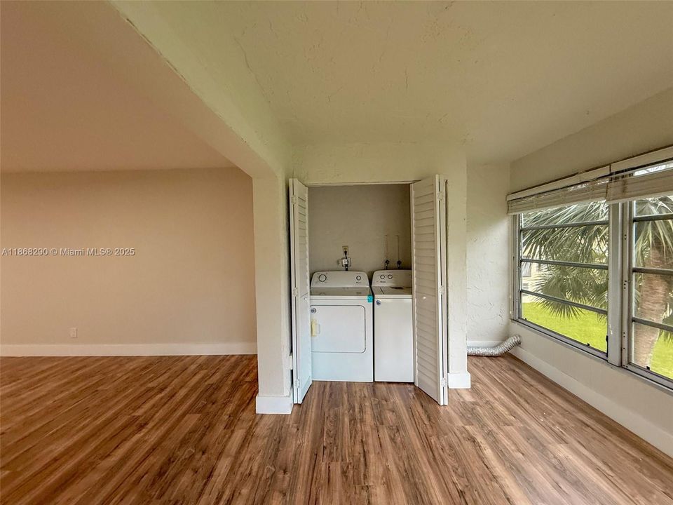 Recently Rented: $2,195 (2 beds, 2 baths, 979 Square Feet)