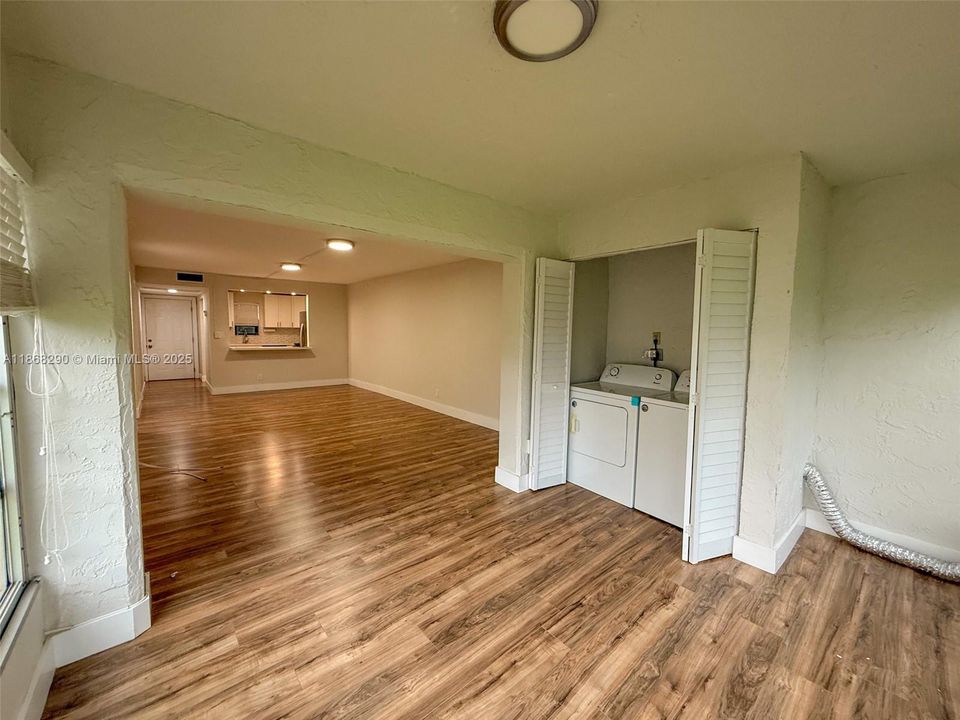 Recently Rented: $2,195 (2 beds, 2 baths, 979 Square Feet)