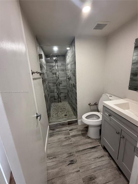 Recently Rented: $2,195 (2 beds, 2 baths, 979 Square Feet)