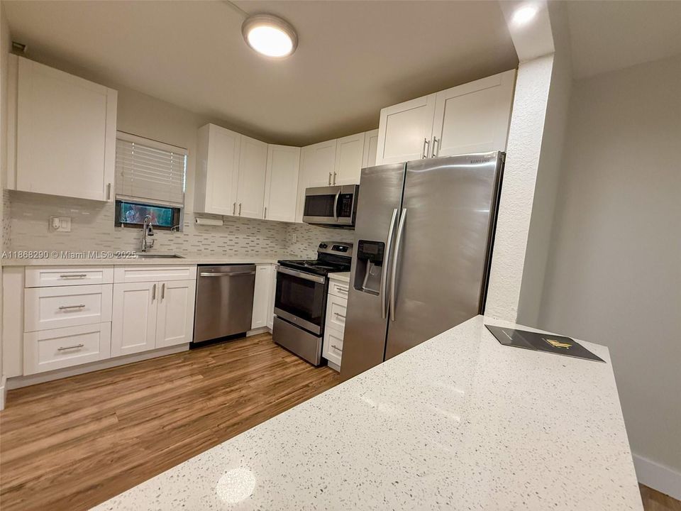 Recently Rented: $2,195 (2 beds, 2 baths, 979 Square Feet)