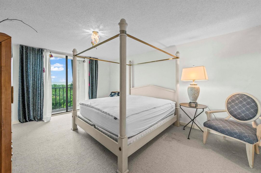 19 Bedroom 01