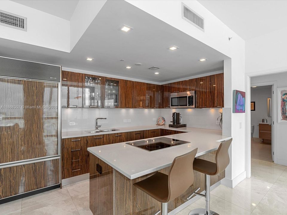 For Sale: $1,125,000 (2 beds, 2 baths, 1280 Square Feet)