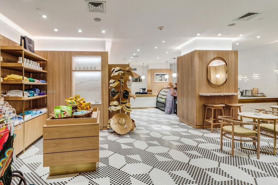 For Sale: $1,125,000 (2 beds, 2 baths, 1280 Square Feet)