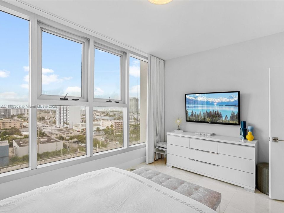 For Sale: $1,125,000 (2 beds, 2 baths, 1280 Square Feet)