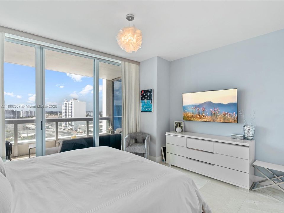 For Sale: $1,125,000 (2 beds, 2 baths, 1280 Square Feet)