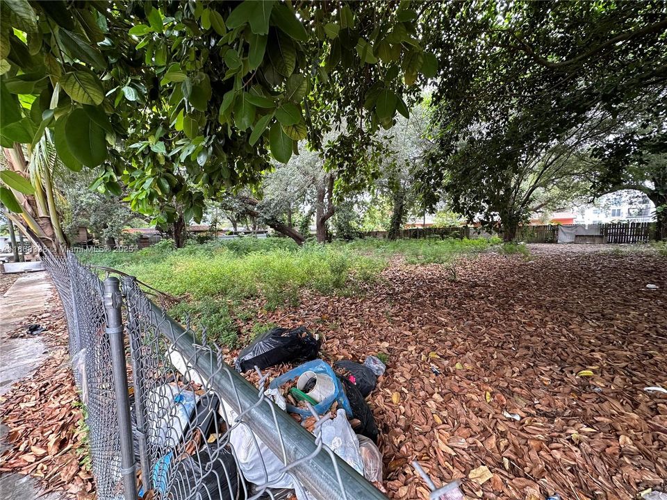 На продажу: $465,000 (0.36 acres)