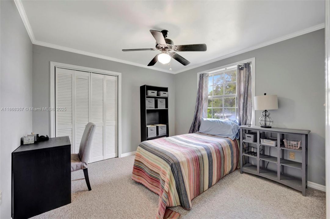 Под контрактом: $585,000 (4 спален, 3 ванн, 1758 Квадратных фут)