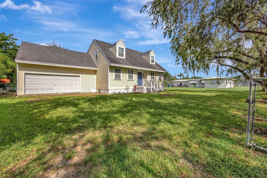 Под контрактом: $585,000 (4 спален, 3 ванн, 1758 Квадратных фут)