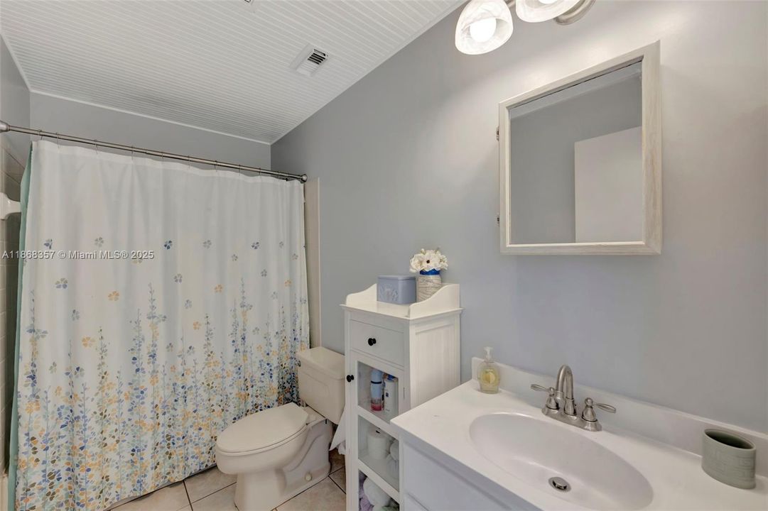 Под контрактом: $585,000 (4 спален, 3 ванн, 1758 Квадратных фут)