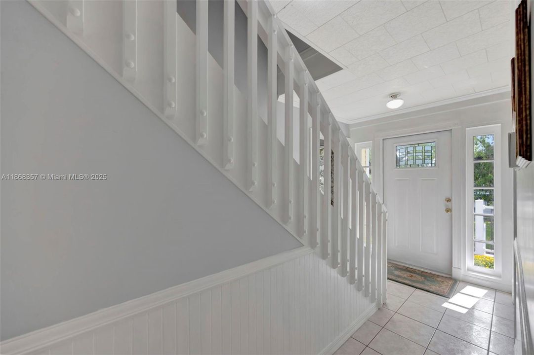 Под контрактом: $585,000 (4 спален, 3 ванн, 1758 Квадратных фут)