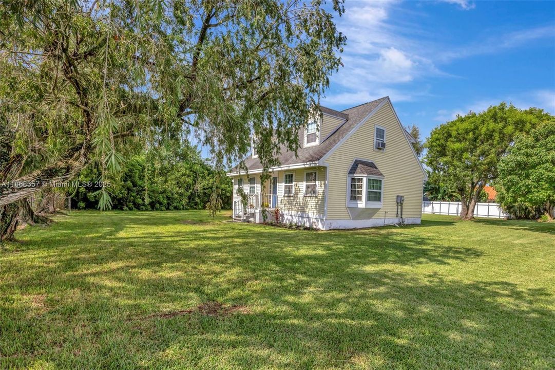 Под контрактом: $585,000 (4 спален, 3 ванн, 1758 Квадратных фут)