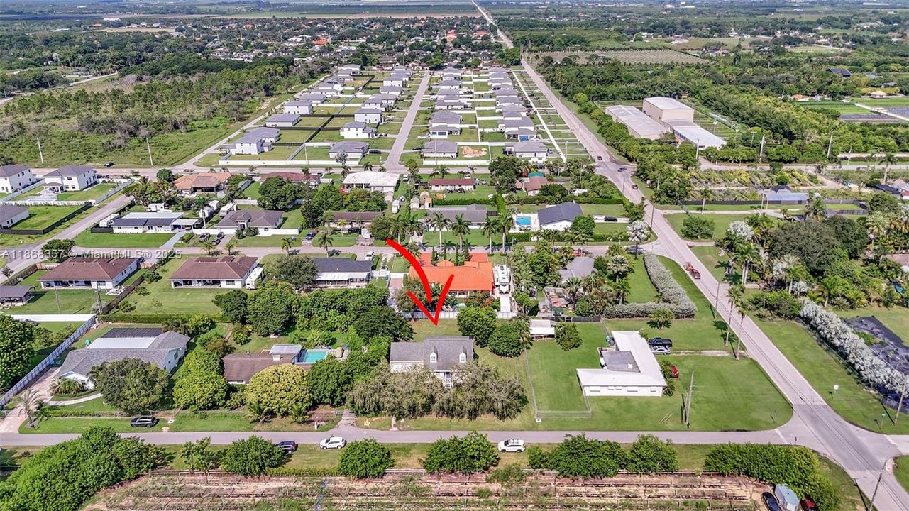 Под контрактом: $585,000 (4 спален, 3 ванн, 1758 Квадратных фут)