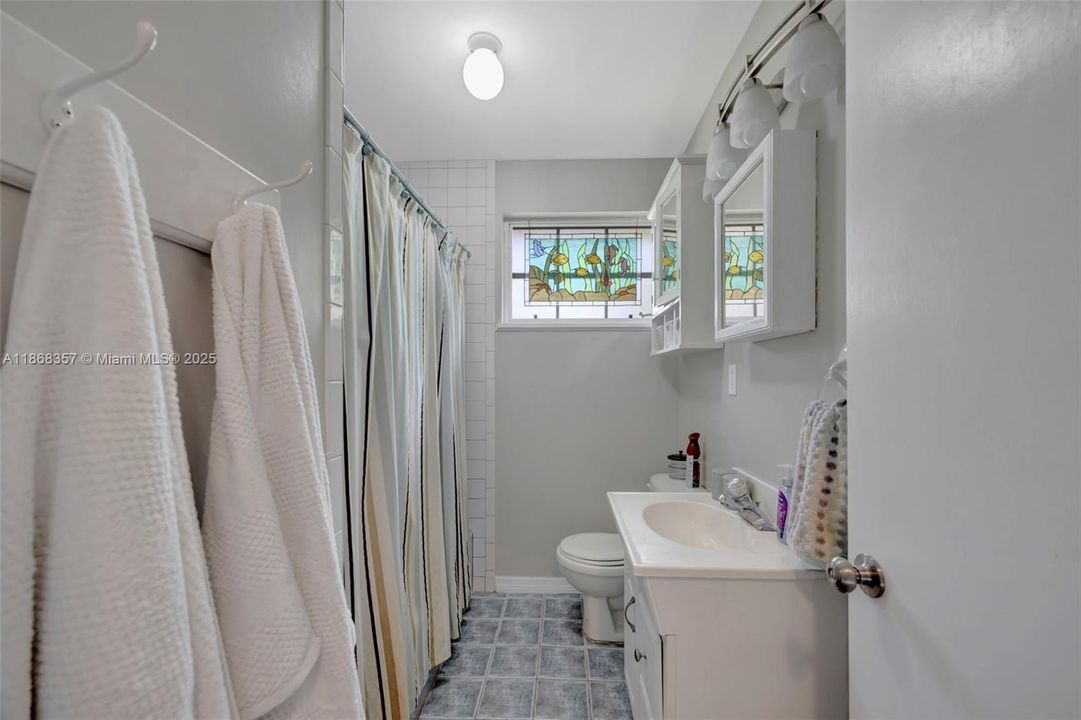 Под контрактом: $585,000 (4 спален, 3 ванн, 1758 Квадратных фут)