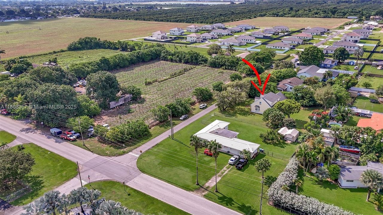 Под контрактом: $585,000 (4 спален, 3 ванн, 1758 Квадратных фут)