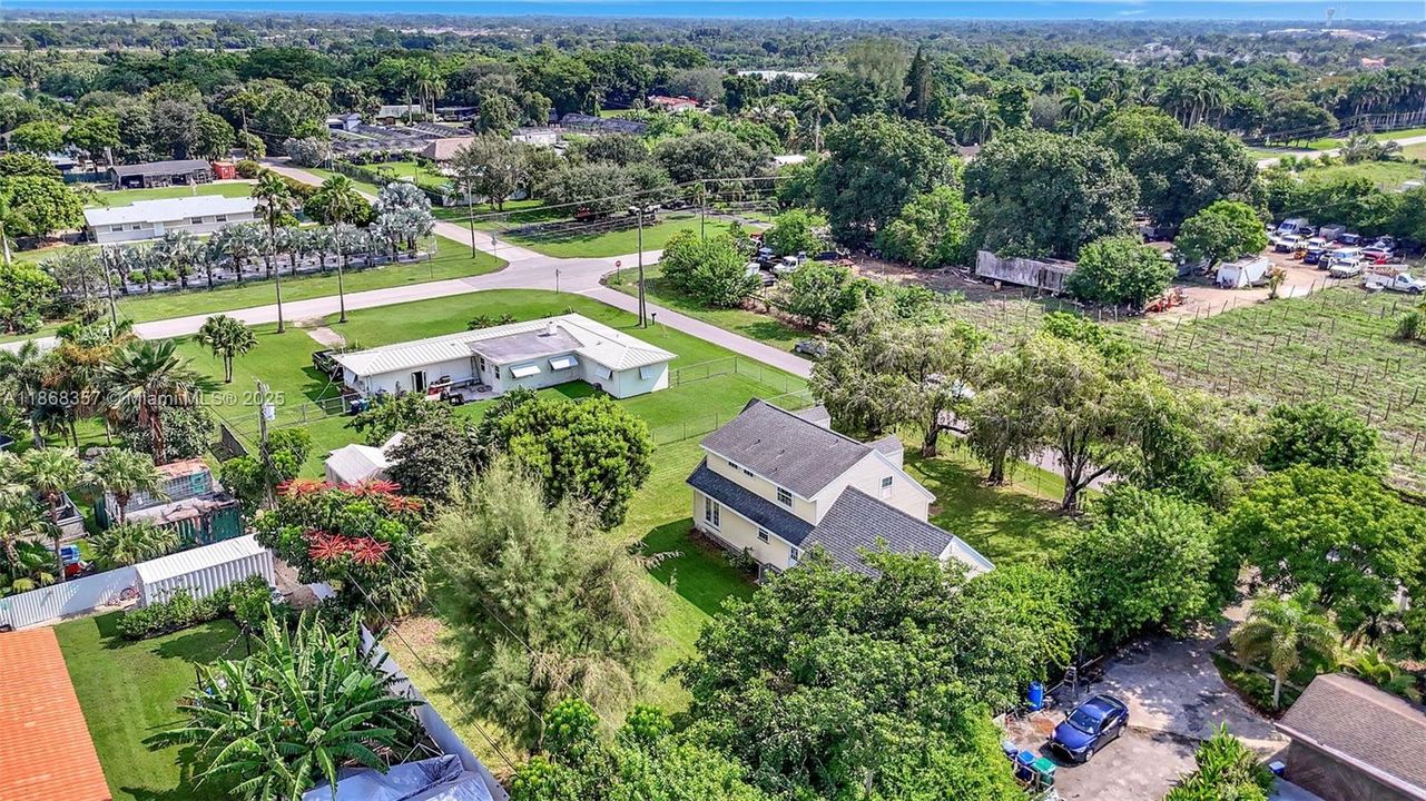 Под контрактом: $585,000 (4 спален, 3 ванн, 1758 Квадратных фут)