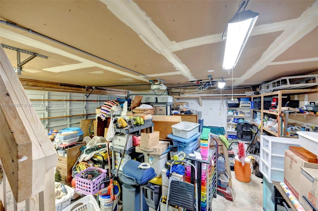 Под контрактом: $585,000 (4 спален, 3 ванн, 1758 Квадратных фут)