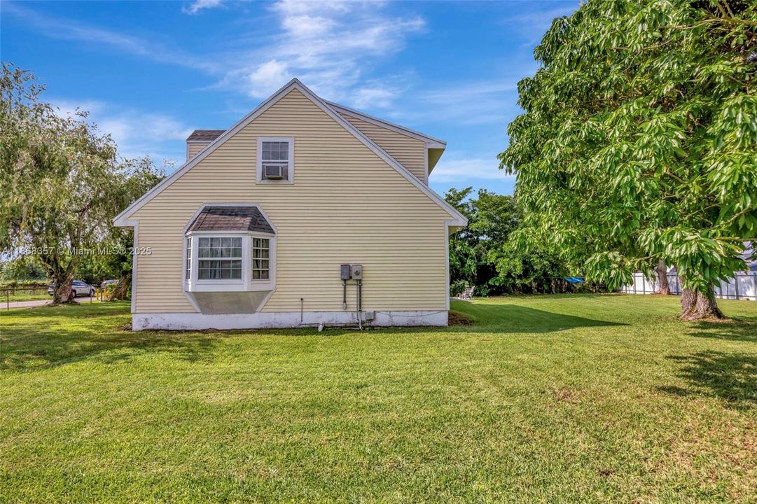 Под контрактом: $585,000 (4 спален, 3 ванн, 1758 Квадратных фут)