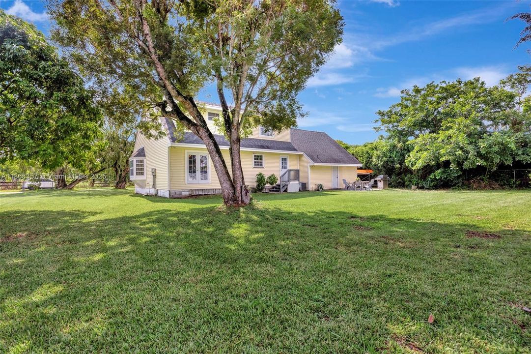 Под контрактом: $585,000 (4 спален, 3 ванн, 1758 Квадратных фут)