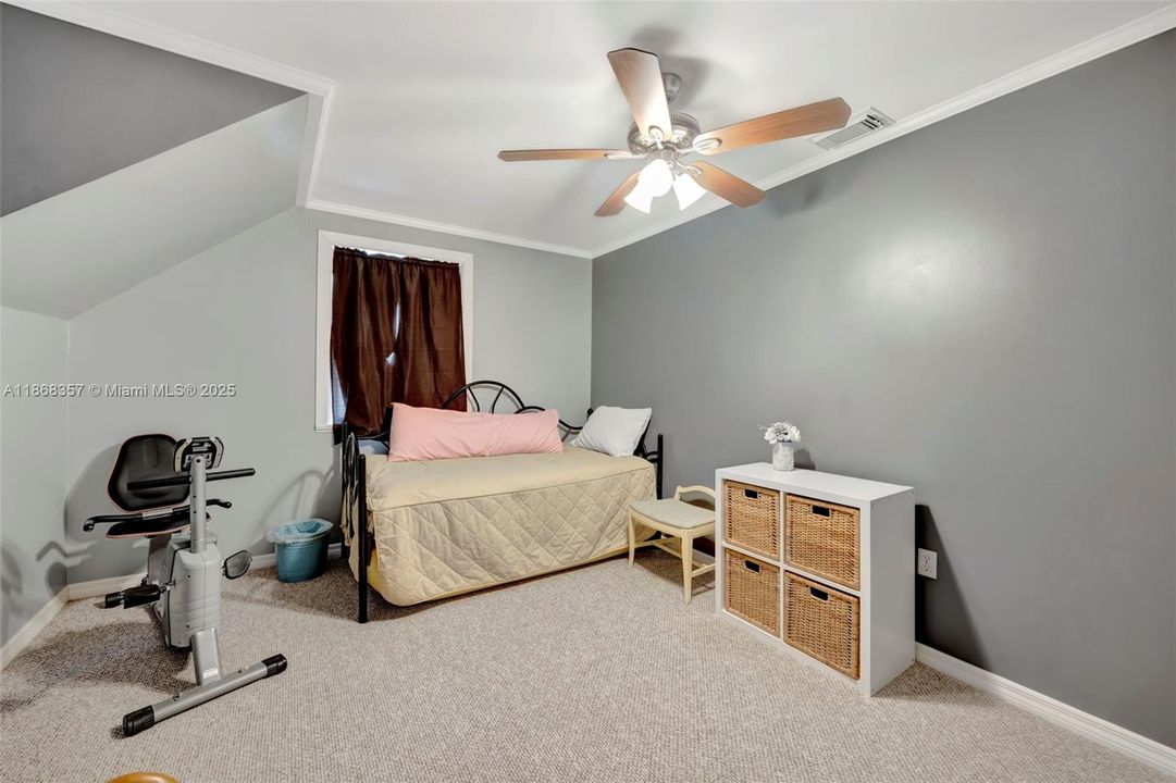 Под контрактом: $585,000 (4 спален, 3 ванн, 1758 Квадратных фут)