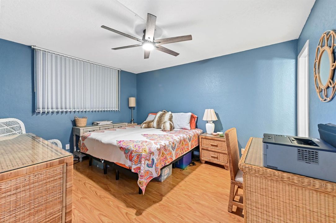 16 Bedroom 01