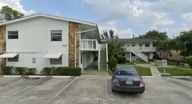 На продажу: $135,000 (2 спален, 1 ванн, 833 Квадратных фут)