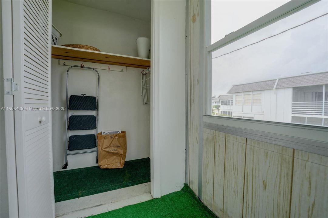 Active With Contract: $59,900 (1 beds, 1 baths, 612 Square Feet)