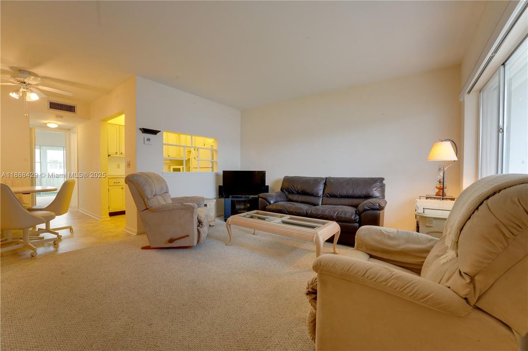 Active With Contract: $59,900 (1 beds, 1 baths, 612 Square Feet)