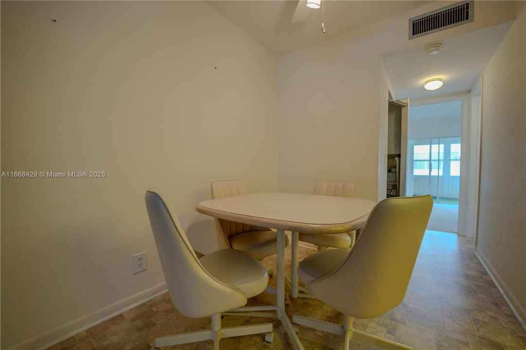 Active With Contract: $59,900 (1 beds, 1 baths, 612 Square Feet)