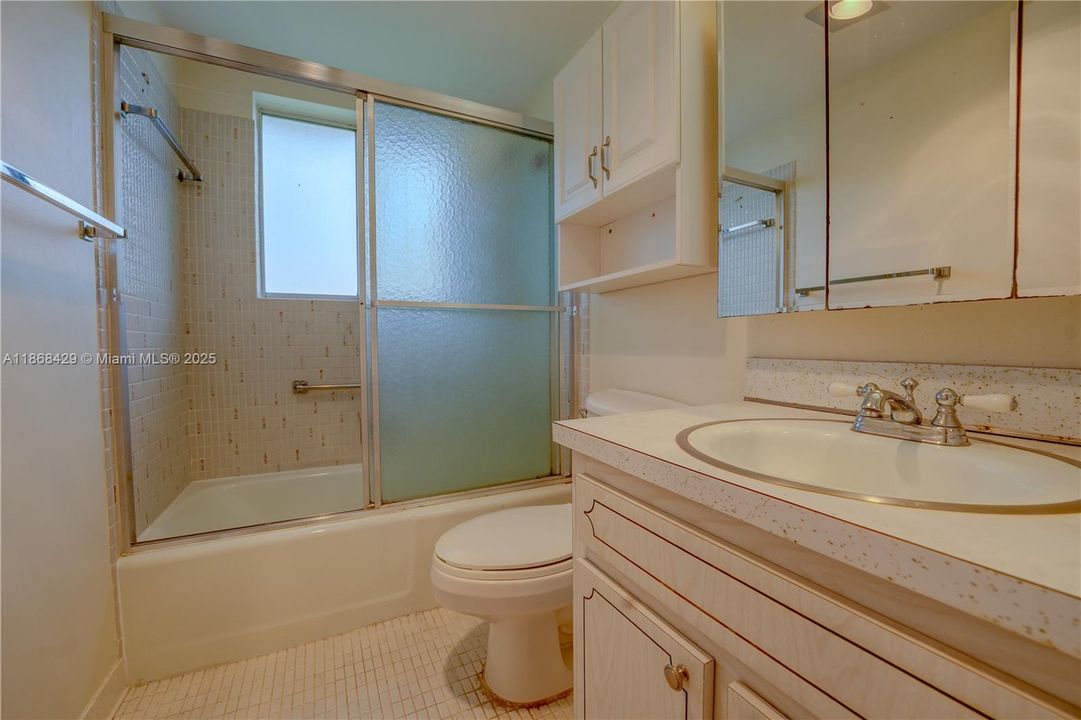 Active With Contract: $59,900 (1 beds, 1 baths, 612 Square Feet)