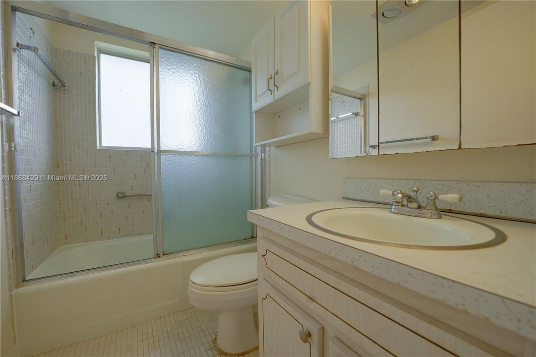 Active With Contract: $59,900 (1 beds, 1 baths, 612 Square Feet)