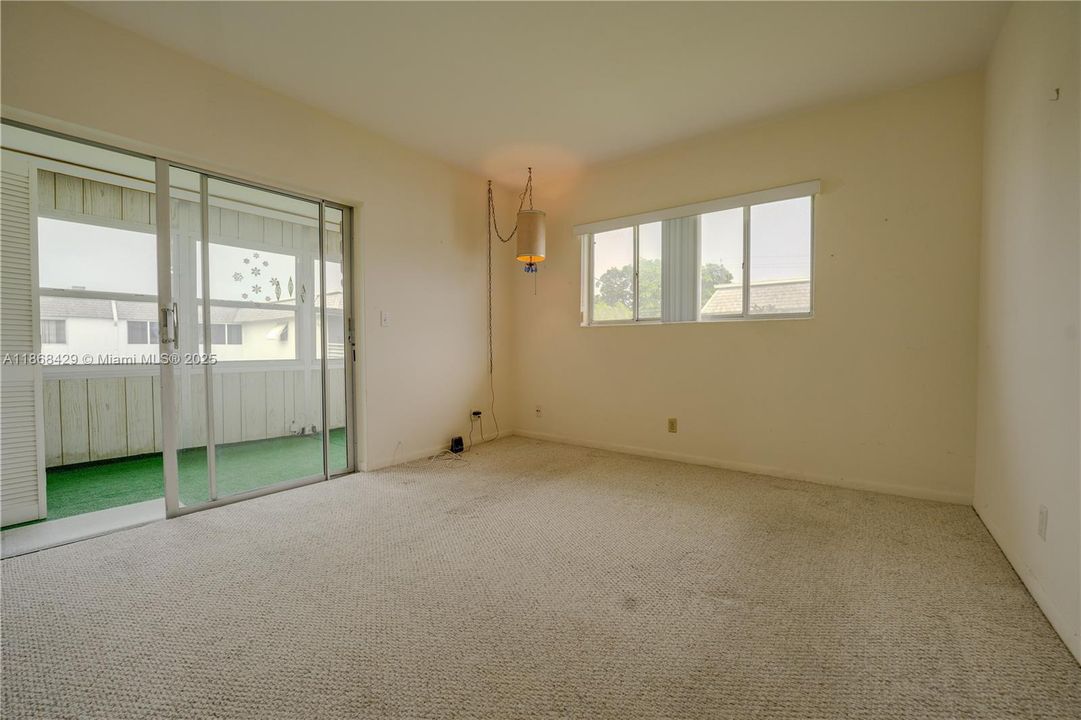 Active With Contract: $59,900 (1 beds, 1 baths, 612 Square Feet)