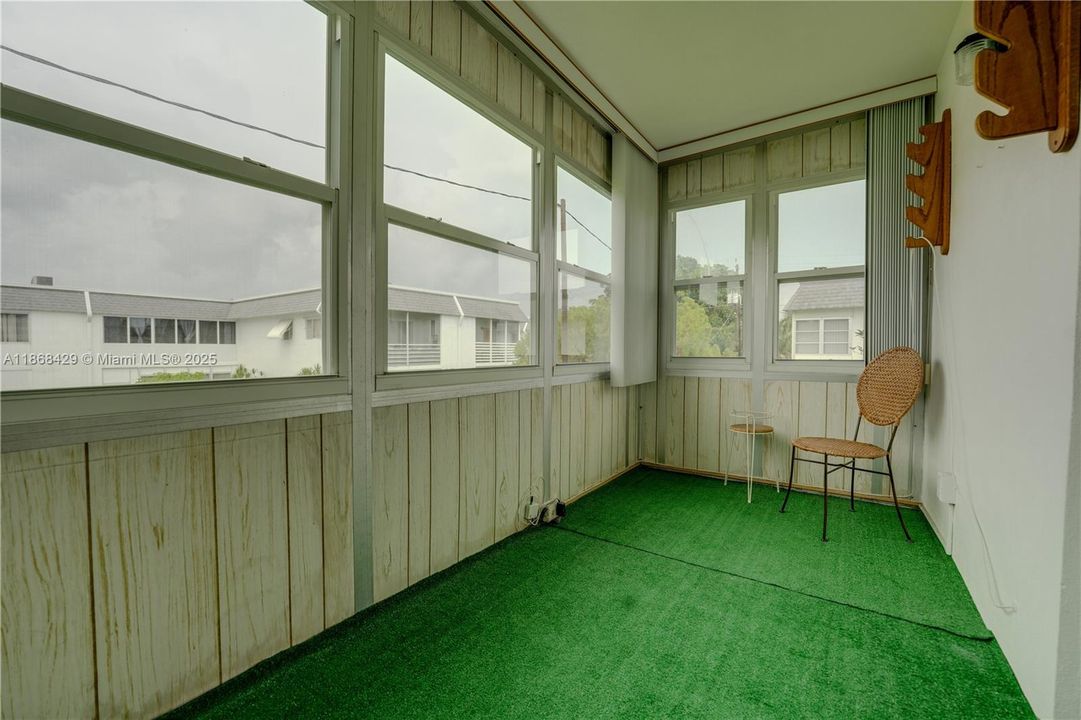 Active With Contract: $59,900 (1 beds, 1 baths, 612 Square Feet)