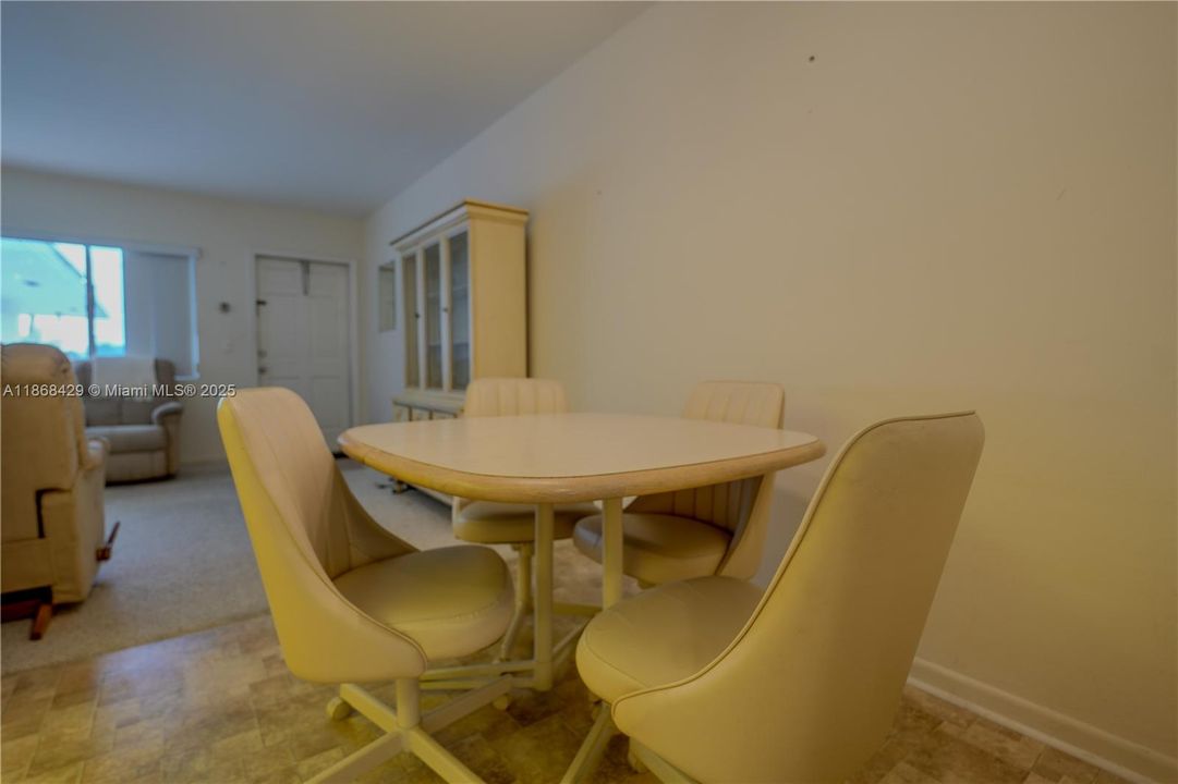 Active With Contract: $59,900 (1 beds, 1 baths, 612 Square Feet)