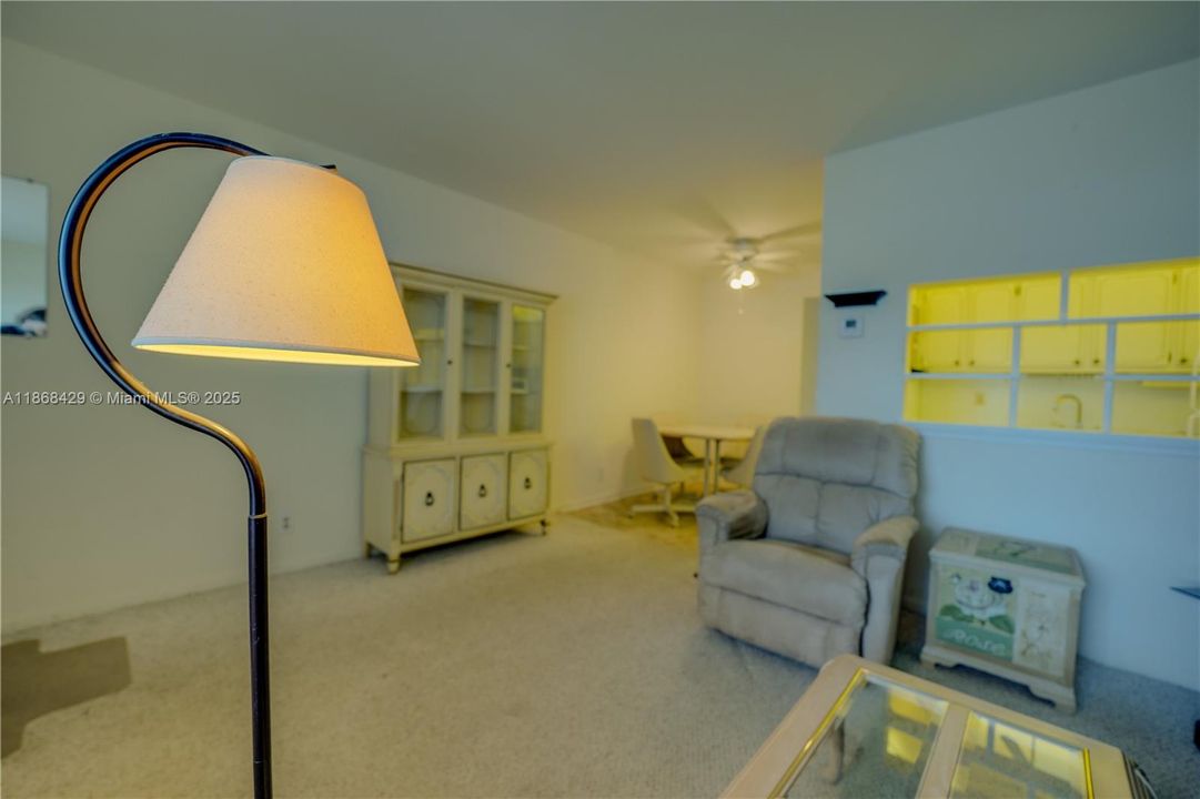 Active With Contract: $59,900 (1 beds, 1 baths, 612 Square Feet)