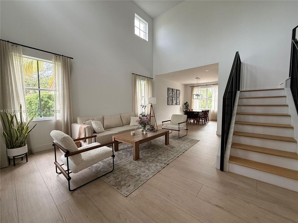 Недавно продано: $1,425,000 (5 спален, 4 ванн, 3292 Квадратных фут)