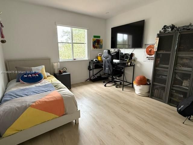 Недавно продано: $1,425,000 (5 спален, 4 ванн, 3292 Квадратных фут)