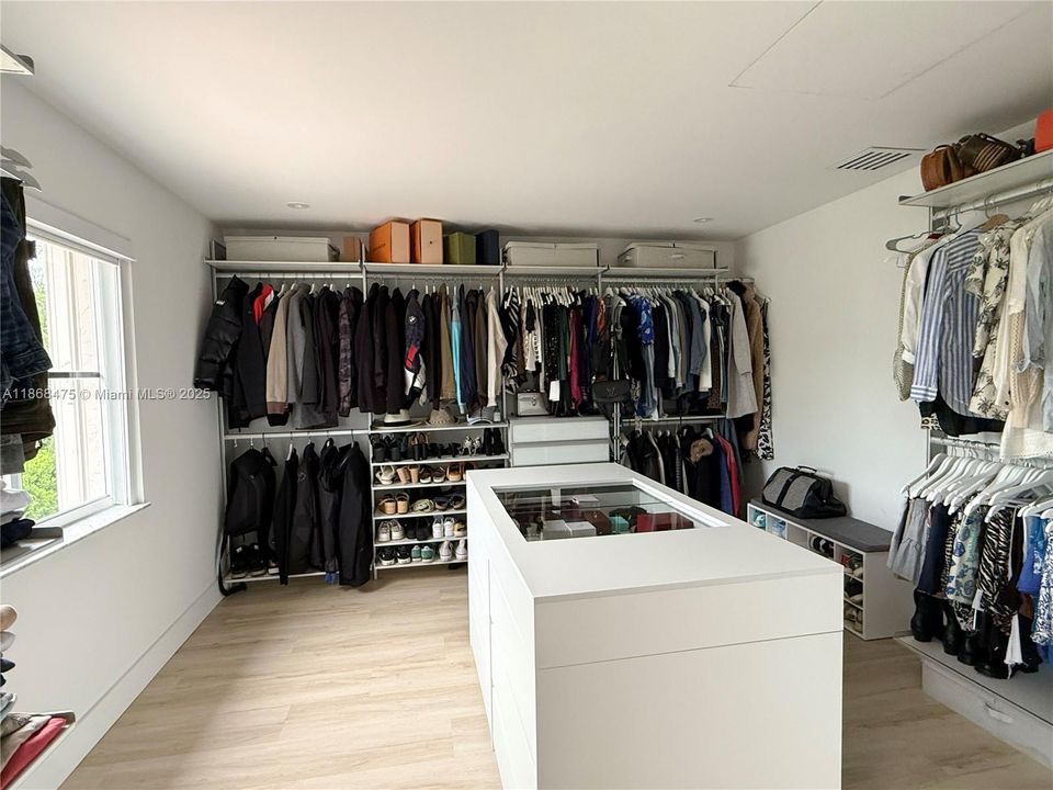 Недавно продано: $1,425,000 (5 спален, 4 ванн, 3292 Квадратных фут)