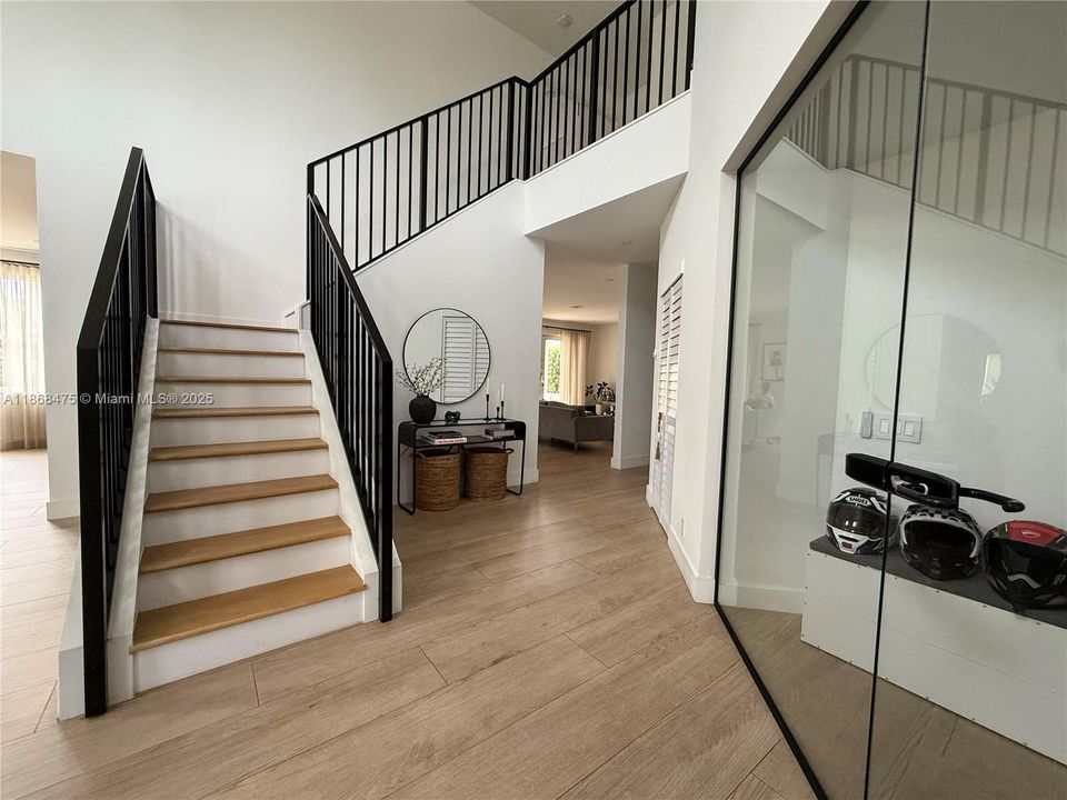 Недавно продано: $1,425,000 (5 спален, 4 ванн, 3292 Квадратных фут)