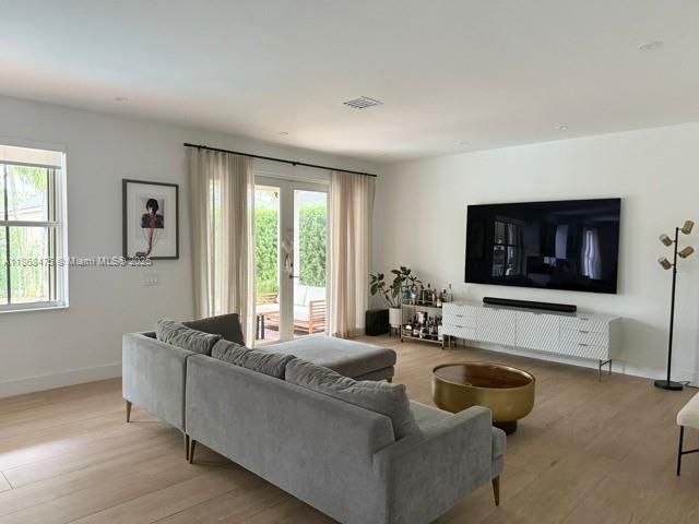 Недавно продано: $1,425,000 (5 спален, 4 ванн, 3292 Квадратных фут)