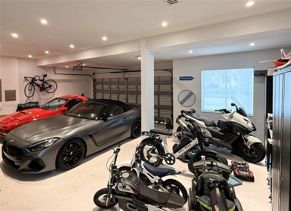 Недавно продано: $1,425,000 (5 спален, 4 ванн, 3292 Квадратных фут)