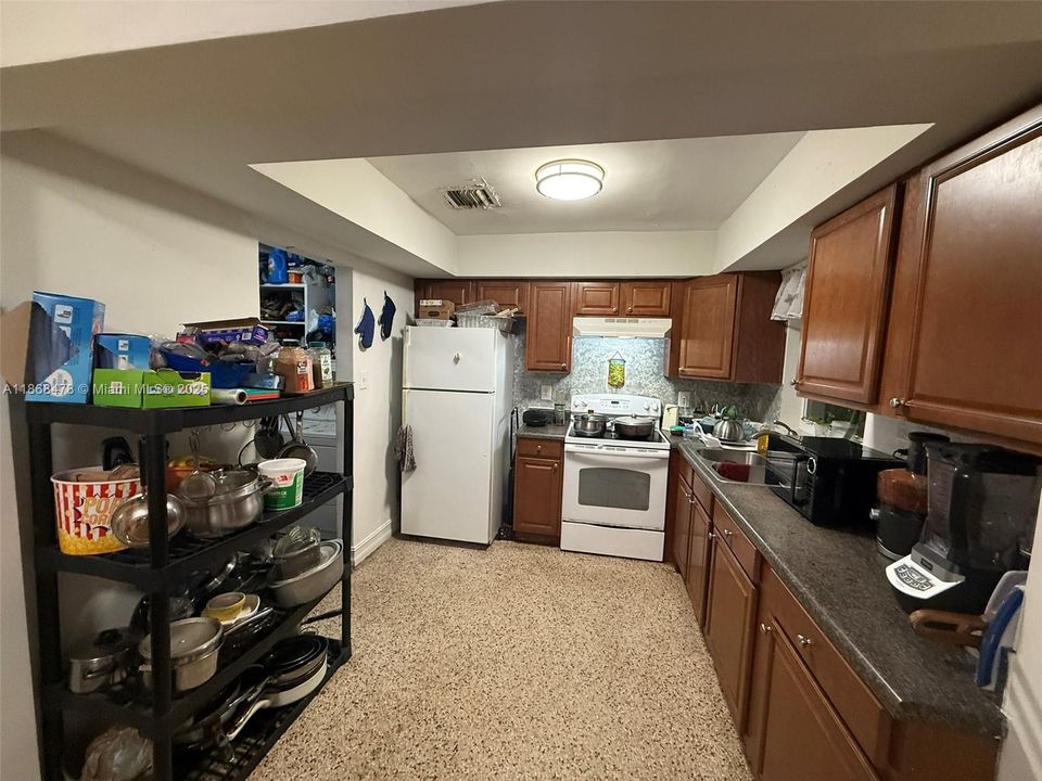 Под контрактом: $340,000 (2 спален, 1 ванн, 916 Квадратных фут)