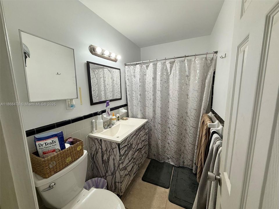 Под контрактом: $340,000 (2 спален, 1 ванн, 916 Квадратных фут)