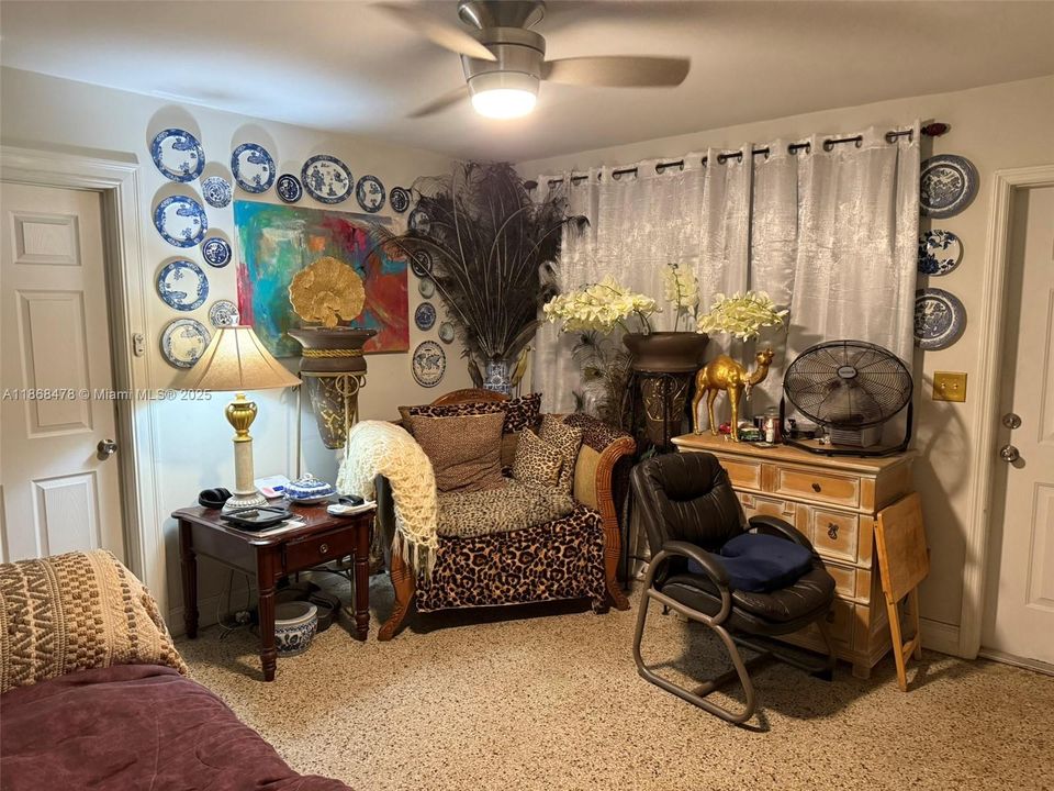 Под контрактом: $340,000 (2 спален, 1 ванн, 916 Квадратных фут)