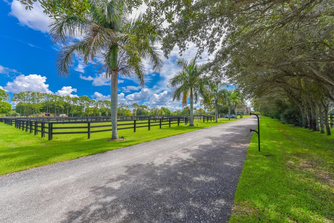 2780 Skipiks Way Wellington FL-large-005