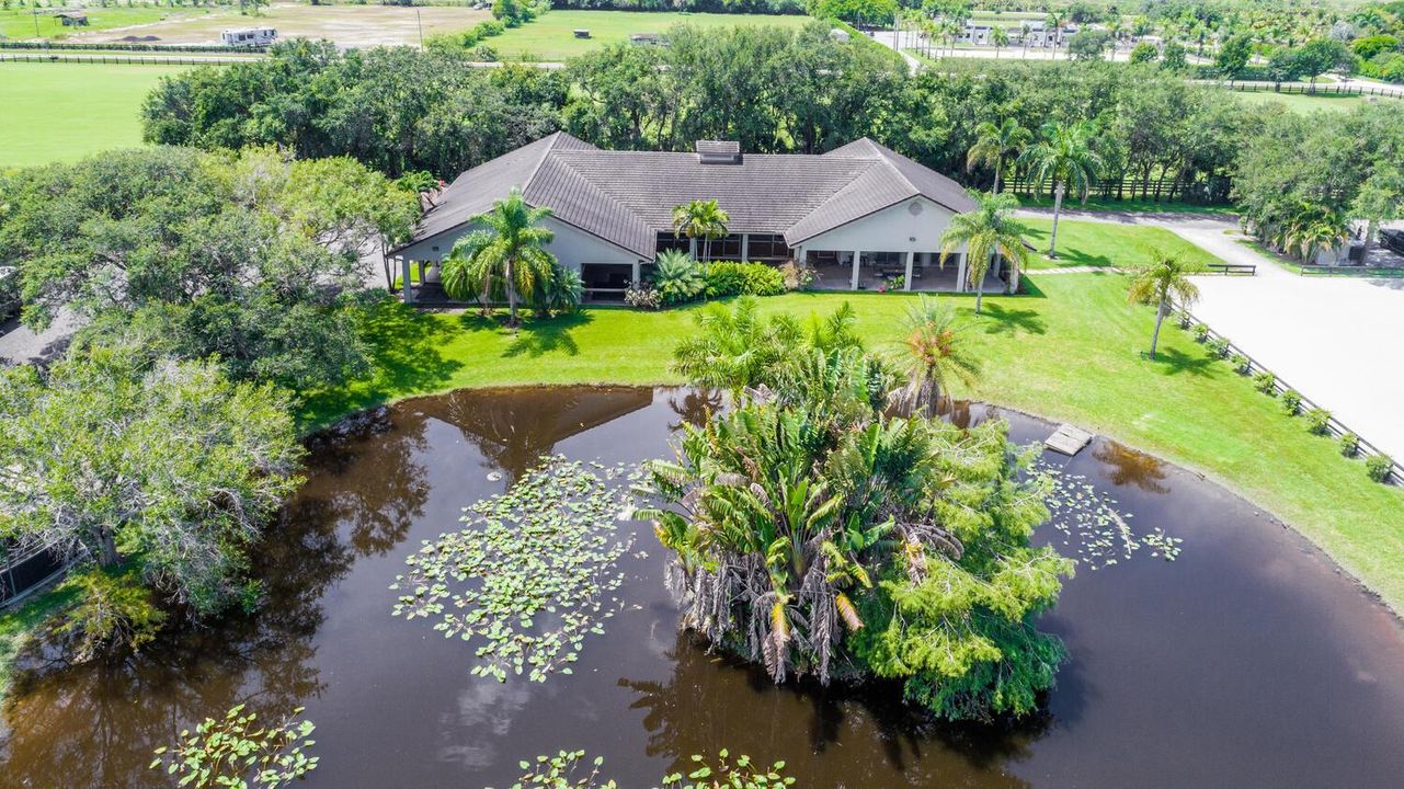 2780 Skipiks Way Wellington FL-large-035