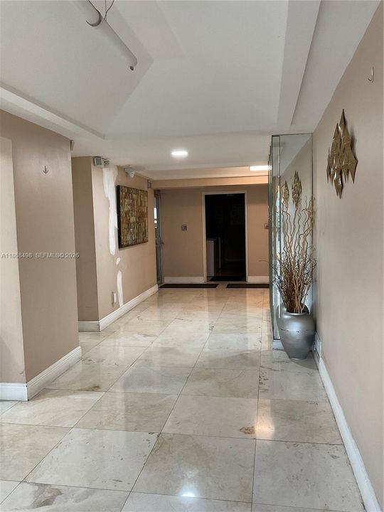 For Sale: $245,000 (1 beds, 1 baths, 652 Square Feet)