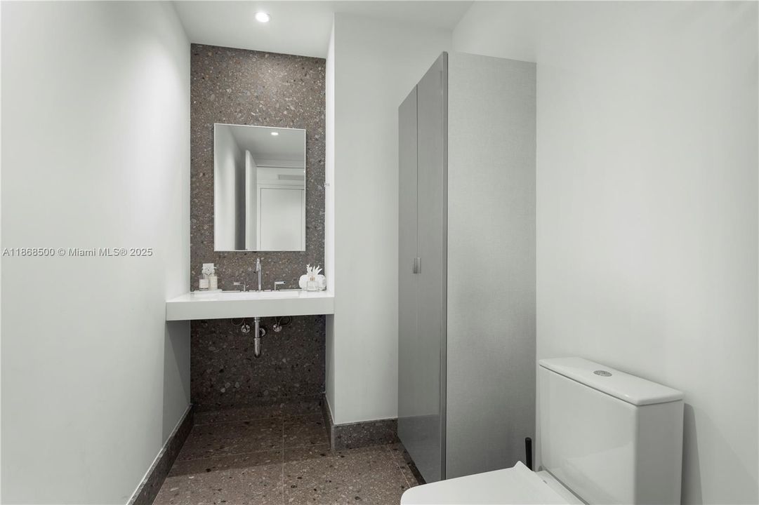 For Sale: $5,070,000 (2 beds, 2 baths, 1457 Square Feet)