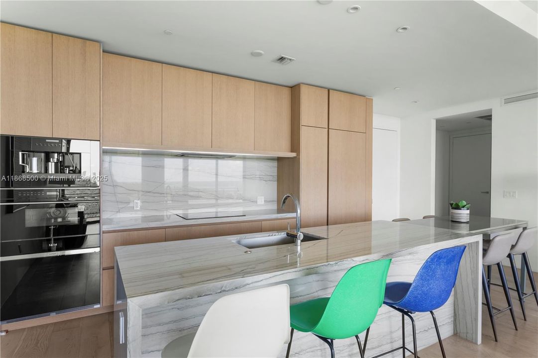 For Sale: $5,070,000 (2 beds, 2 baths, 1457 Square Feet)