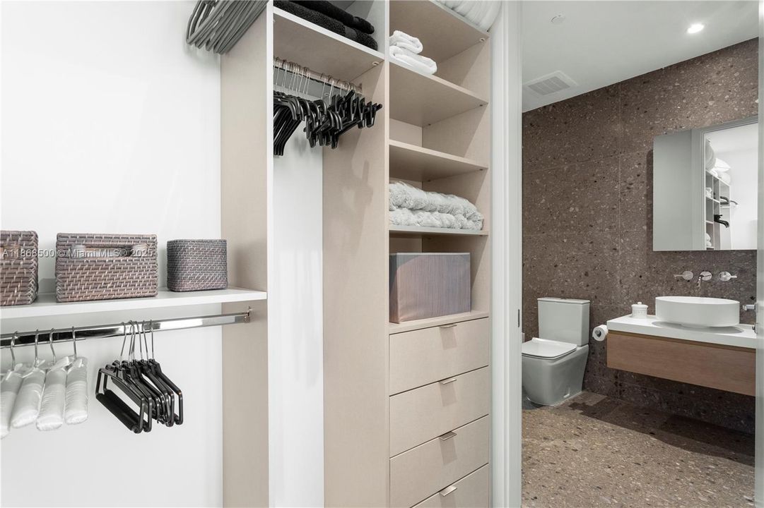 For Sale: $5,070,000 (2 beds, 2 baths, 1457 Square Feet)